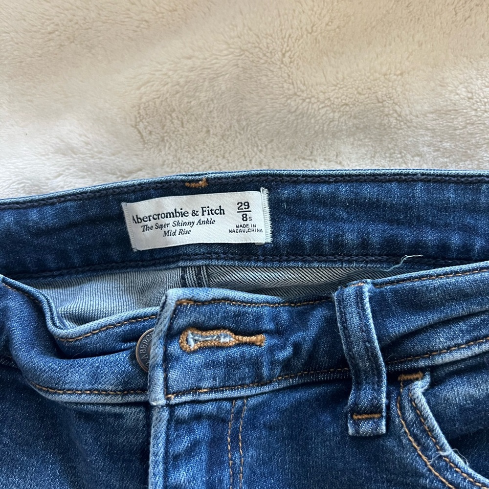 A&F Jeans - Picture 3 of 4